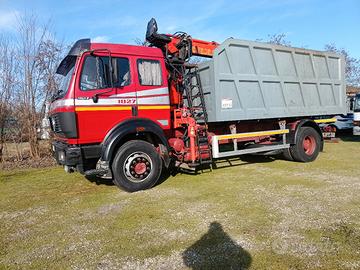 Mercedes con ribaltabile e caricatore 