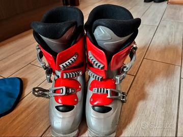 Scarponi da sci salomon ragazzo e bastoni