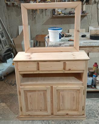 Mobiletto  in legno massello