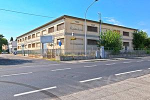 Immobile di 2350 m² con 2 locali a Castenaso