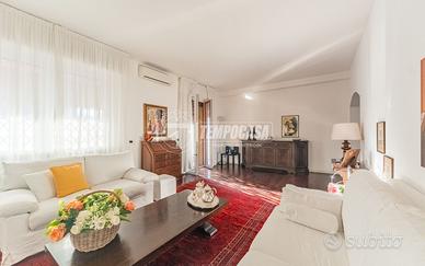 QUADRILOCALE AL SECONDO PIANO LUMINOSO, CON DUE TE