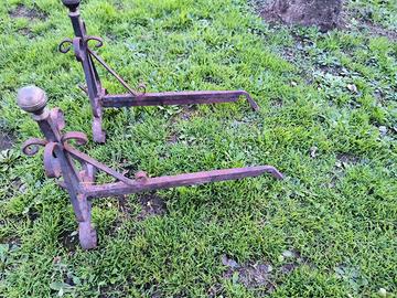 alari e porta ferri per camino