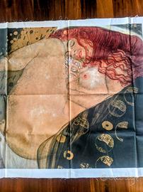 Arazzo rappresentante "Danae dormiente" di Klimt 