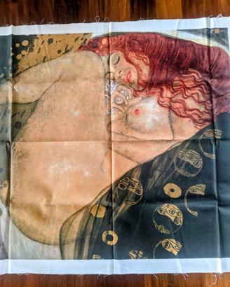 Arazzo rappresentante "Danae dormiente" di Klimt 