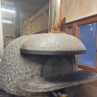 Forno a legna e gas e bancone acciaio