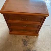 Comodino in legno