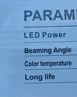 8 faretti led con pannello solare