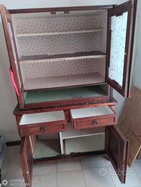 credenza in legno da restaurare