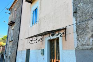 Casa abitabile con giardino