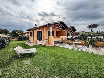 Villa di 250 m² con più di 5 locali e box auto a R