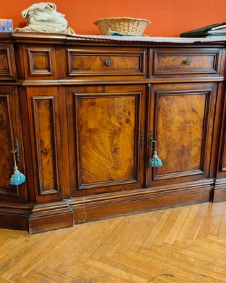 credenza '800 con 4 ante e 4 cassetti in noce