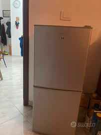 Mini frigo con congelatore