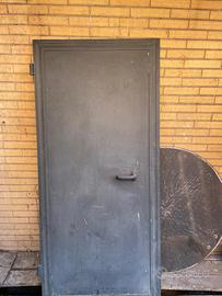 Porta in ferro cantina
