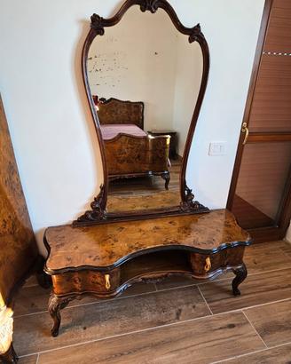Specchio e comodino retrò 