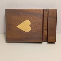 Porta telefono in legno artigianale con intarsio