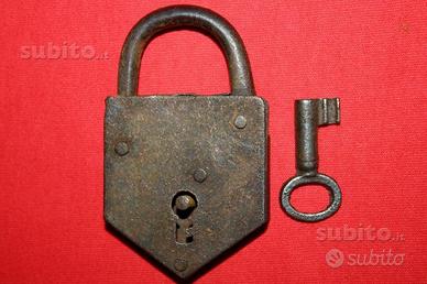 Antico lucchetto ad arco '800 con chiave