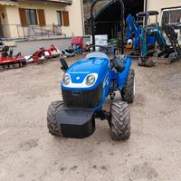 trattore usato New Holland boomer 25