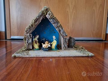 Capanna con statue presepe.