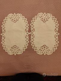 Coppia centri cotone bianco medi ricamo intaglio