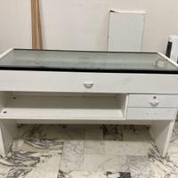 Bancone in legno bianco