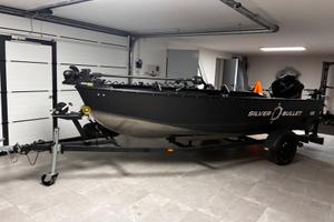 PREDATOR BOAT BASS BOAT Silver bullet