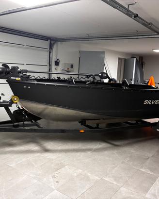 PREDATOR BOAT BASS BOAT Silver bullet