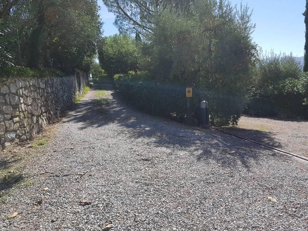 Rustico / Casale di 180 m² con più di 5 locali a L - Vista 4