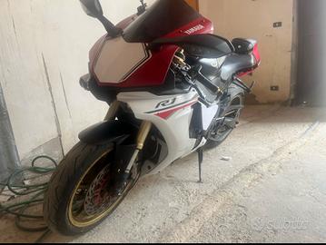 Yamaha r1
