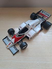 Modello Burago - McLaren  MP4/2 scala 1/24