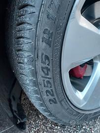 Gomme estive 225/45/17. 
