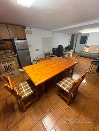 Tavolo in legno +Sedie