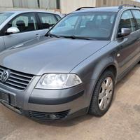 Volkswagen Passat anno 2002 ricambi usati