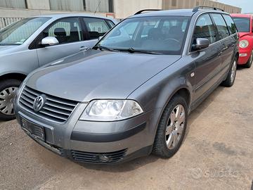 Volkswagen Passat anno 2002 ricambi usati