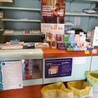Arredo negozio: bancone e vetrinette