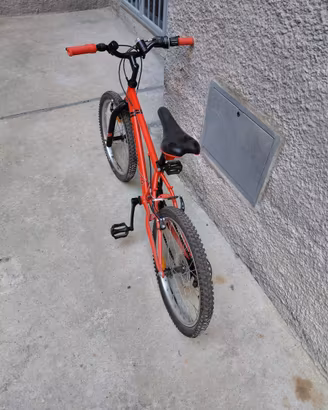 Bicicletta BTWIN rossa