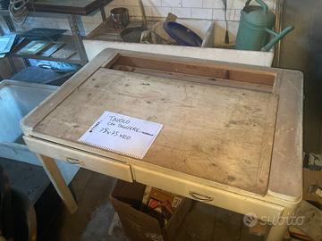 Tavoli e madie romagnole in legno, comodino e tino