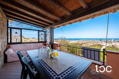 Curato appartamento fronte mare con veranda panora