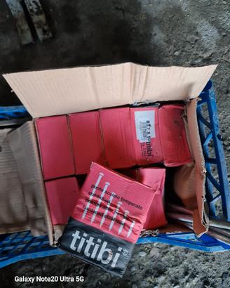chiodi d'acciaio 8 scatole,metà prezzo