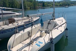 barca a vela semicabinata