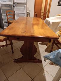 Tavolo da pranzo in legno massello stile fratino