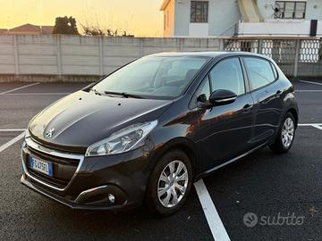 Peugeout 208 Benzina adata per neopatentati