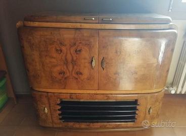 Antico mobile frigobar, radio, giradischi