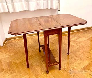 Tavolo a  Bandelle  Sutherland  e tanti mobili