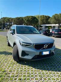 Volvo XC40 B3 core Automatic 7000 km in garanzia