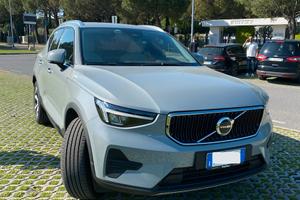 Volvo XC40 B3 core Automatic 7000 km in garanzia