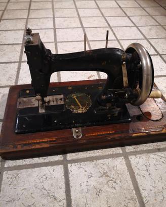 Vecchie macchine da cucire da collezione