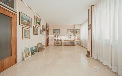 AMPIO TRILOCALE A DUE PASSI DAL CENTRO CON BOX