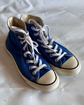 Converse alte blu acceso