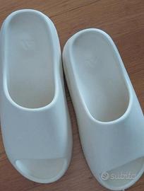 Adidas Yeezy Slide "Bone" / "Resin" 