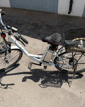 Bici elettrica pari al nuovo batteria in garanzia